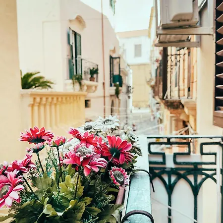 Apartment Garibaldi - Old Town - By Click Salento *